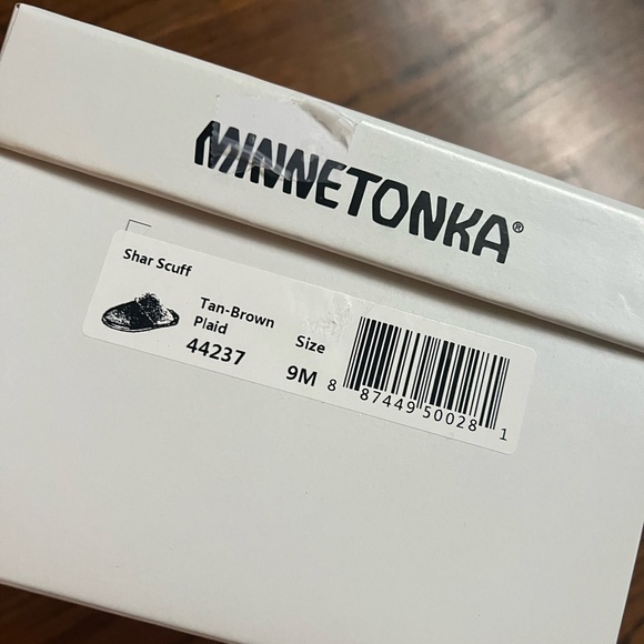 Minnetonka Shar Scuff Slippers - Picture 4 of 5